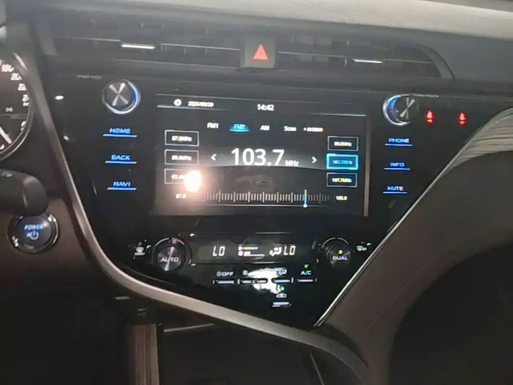 Toyota Camry 2019 — фото 13