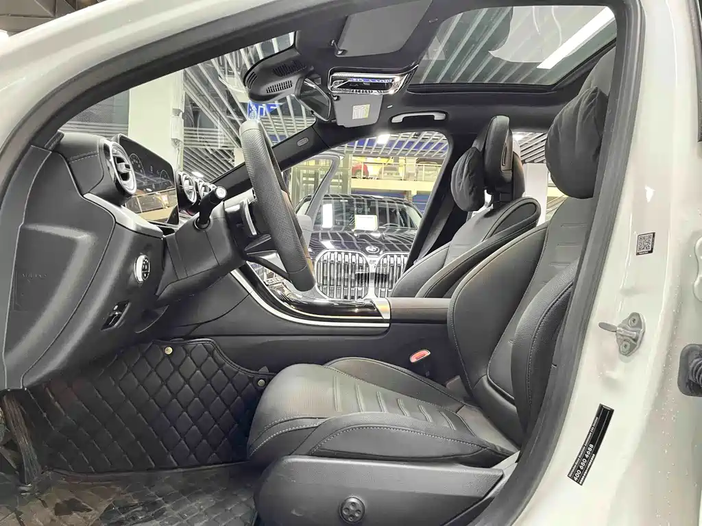 Mercedes-Benz C-Class 2023 — фото 9