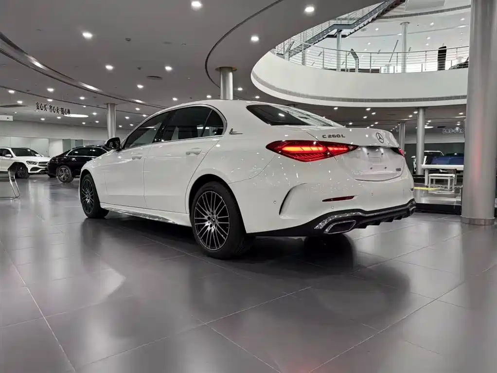 Mercedes-Benz C-Class 2023 — фото 5