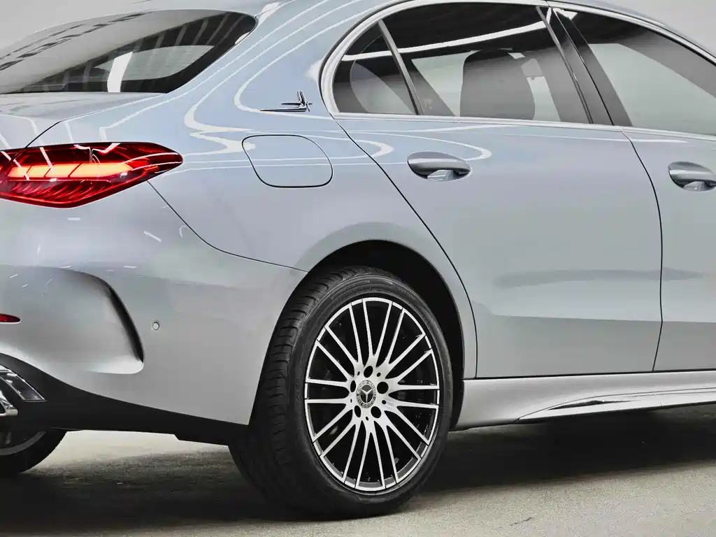 Mercedes-Benz C-Class 2024 — фото 4