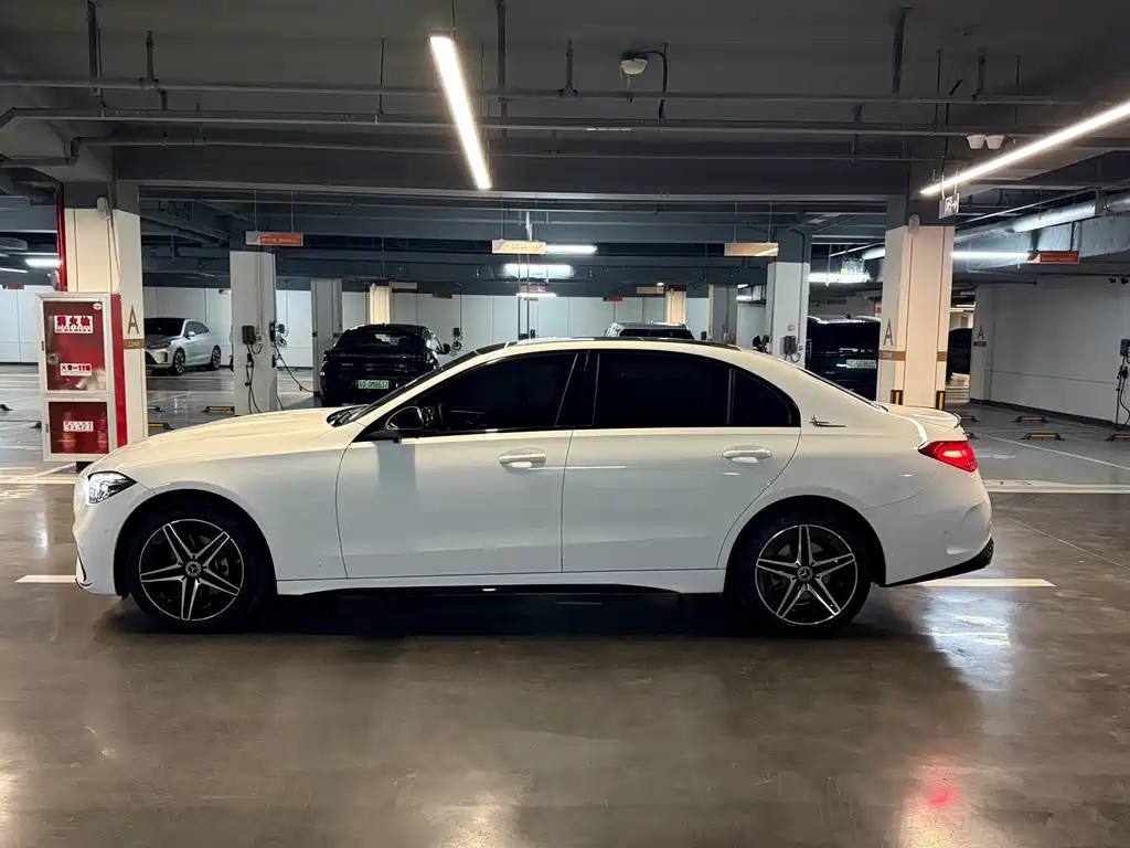 Mercedes-Benz C-Class 2023 — фото 4