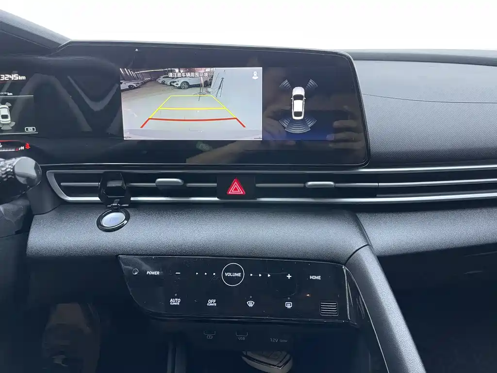 Hyundai Elantra 2022 — фото 17