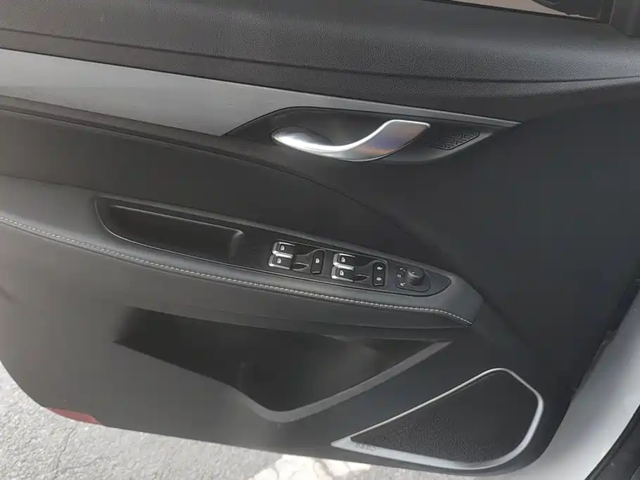 Geely Emgrand 2021