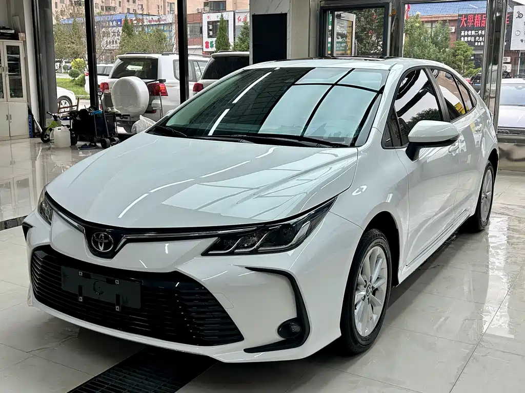 Toyota Corolla 2023 — фото 1
