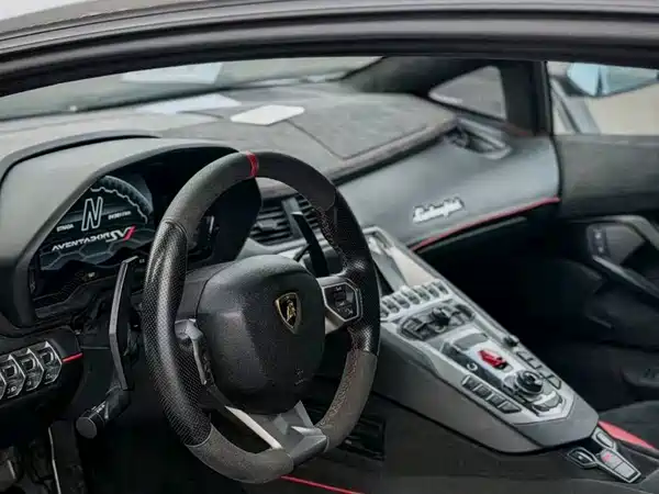 Lamborghini Aventador 2013