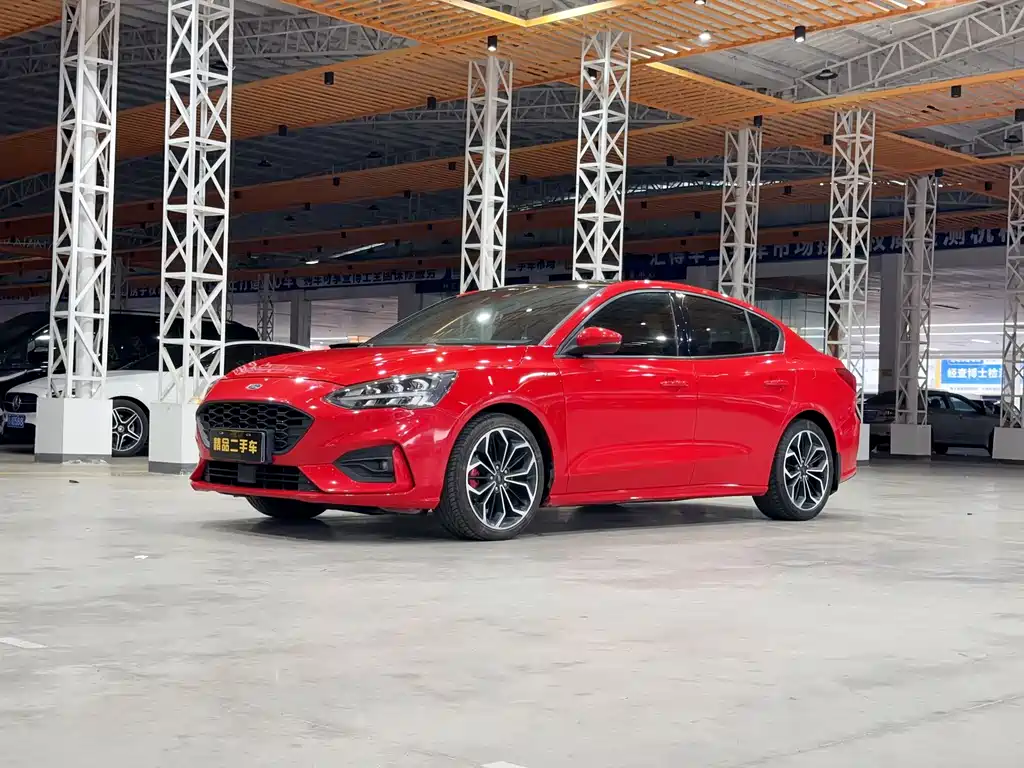 Ford Focus 2019 — фото 1