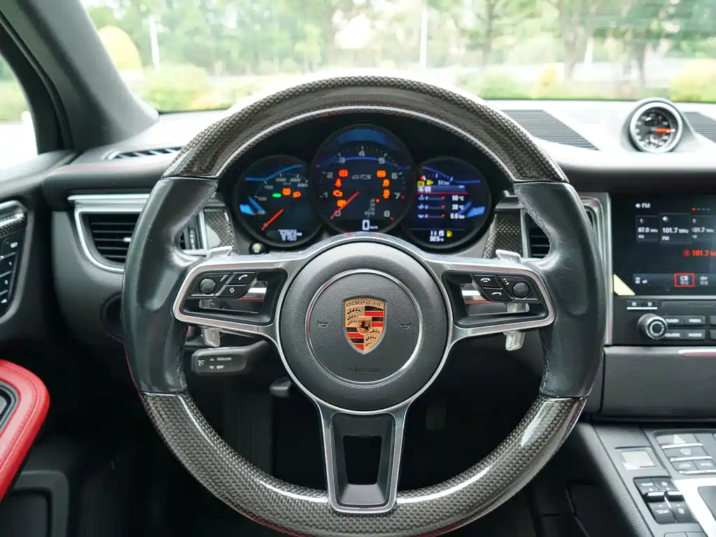 Porsche Macan 2017 — фото 13