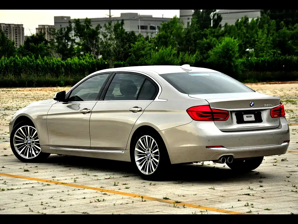 BMW 3 Series 2018 — фото 6