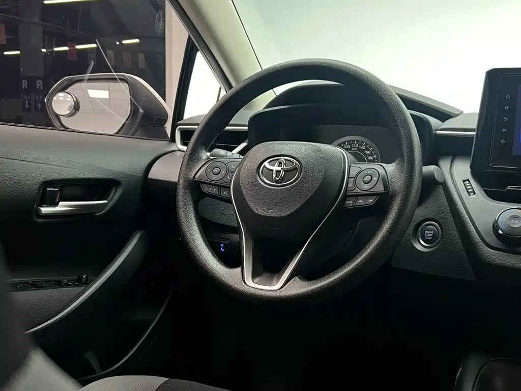 Toyota Corolla 2023 — фото 16