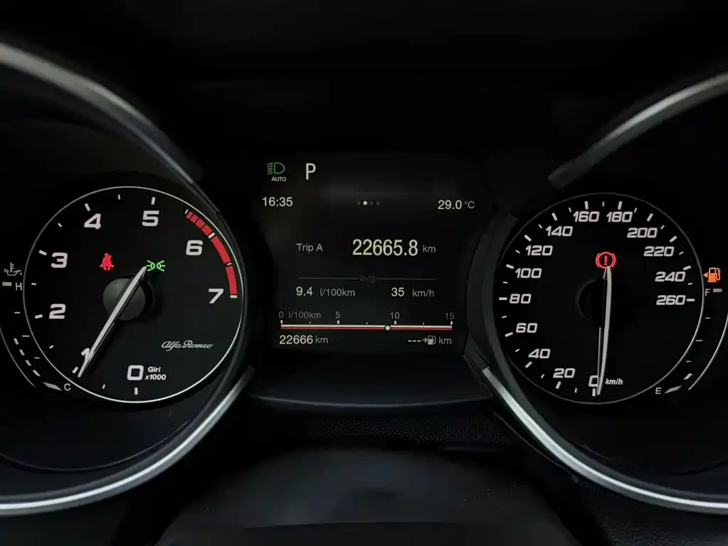 Alfa Romeo Stelvio 2017 — фото 13