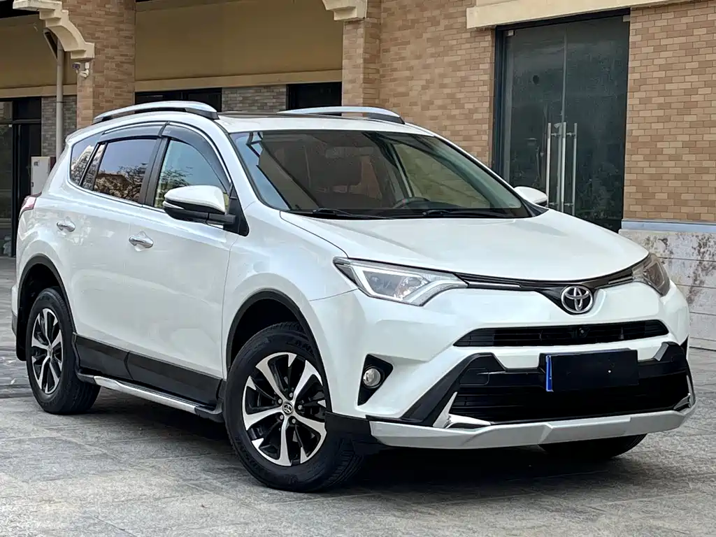 Toyota RAV4 2017 — фото 3