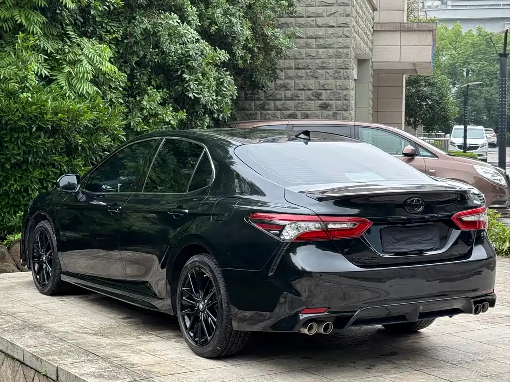 Toyota Camry 2023 — фото 7