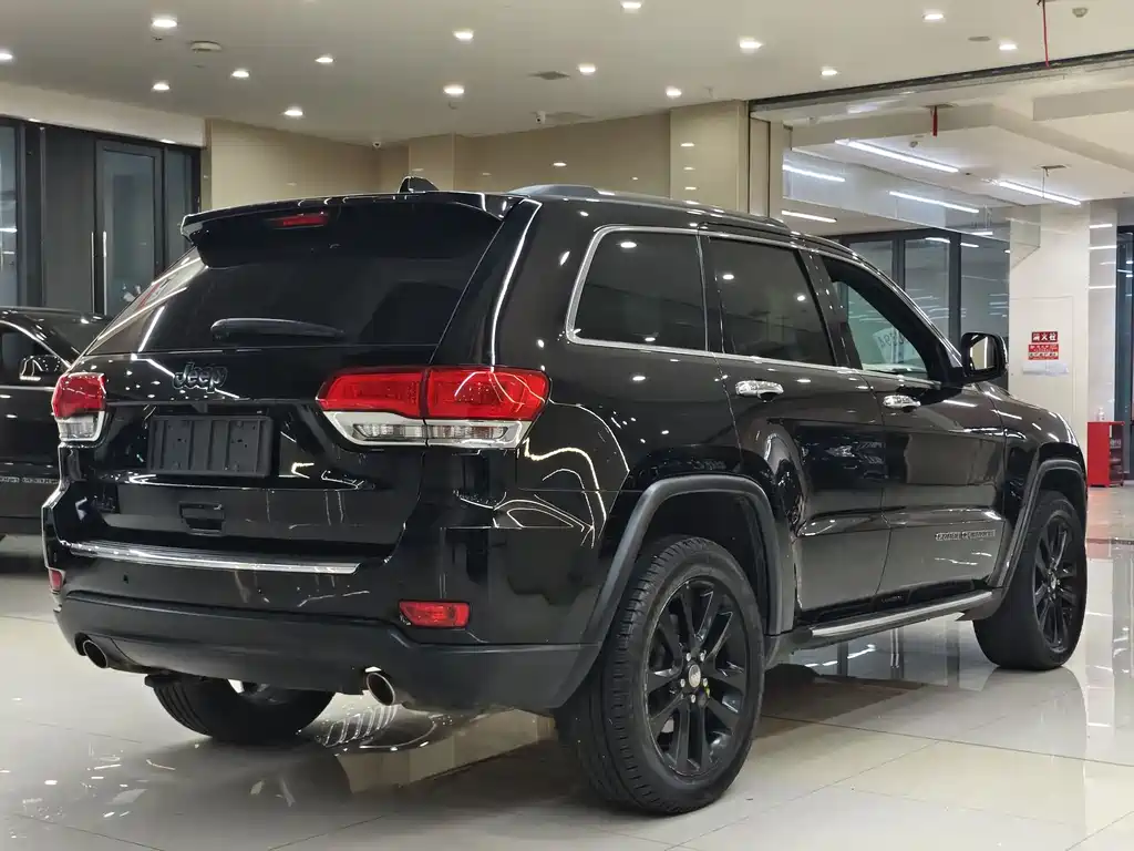 Jeep Grand Cherokee 2019 — фото 15