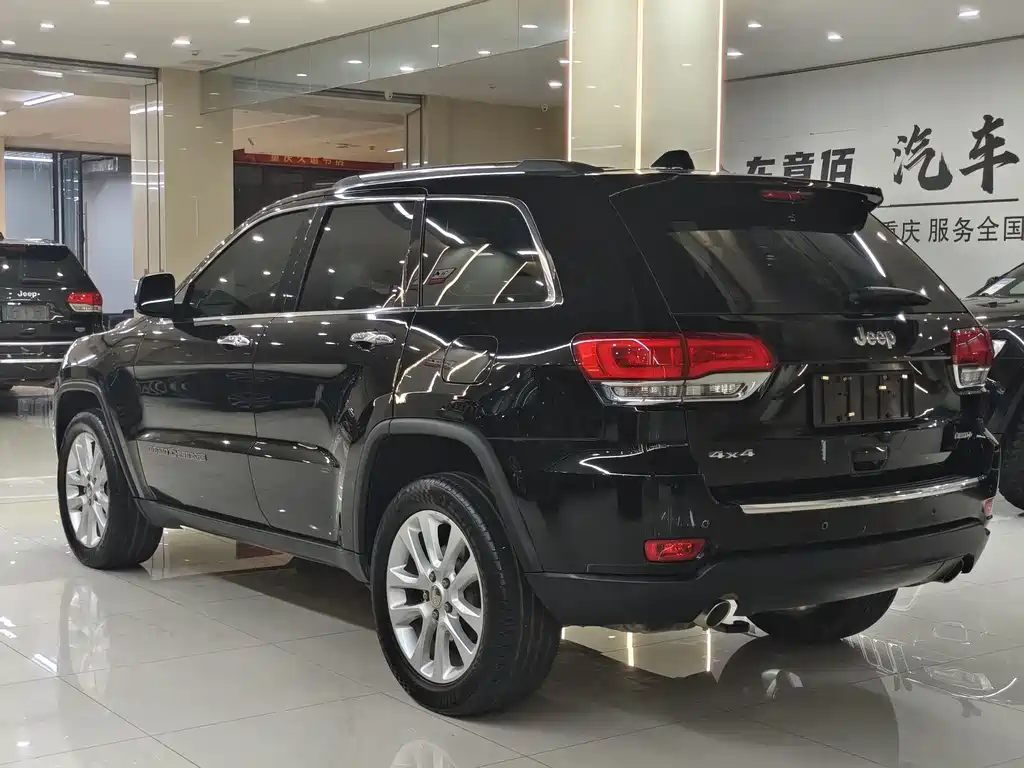 Jeep Grand Cherokee 2018 — фото 15