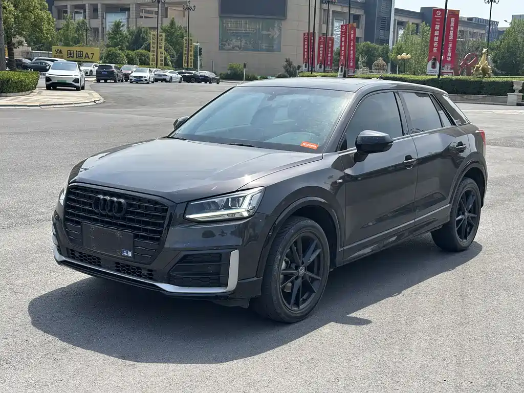 Audi Q2L 2020 — фото 1