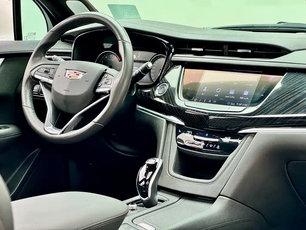 Cadillac XT6 2020 — фото 8
