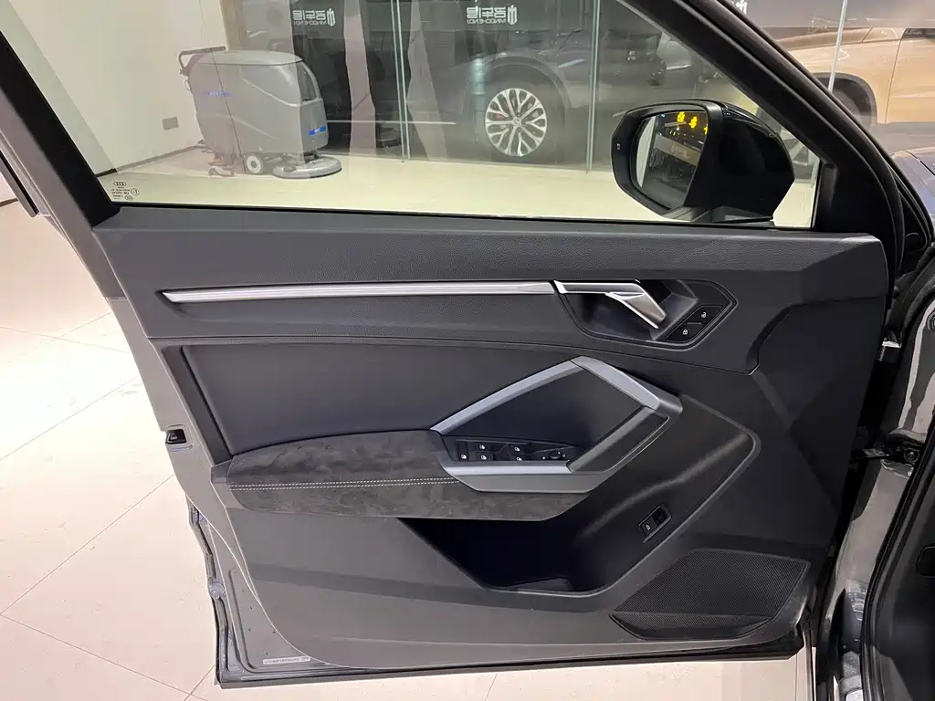 Audi Q3 Sportback 2022 — фото 6
