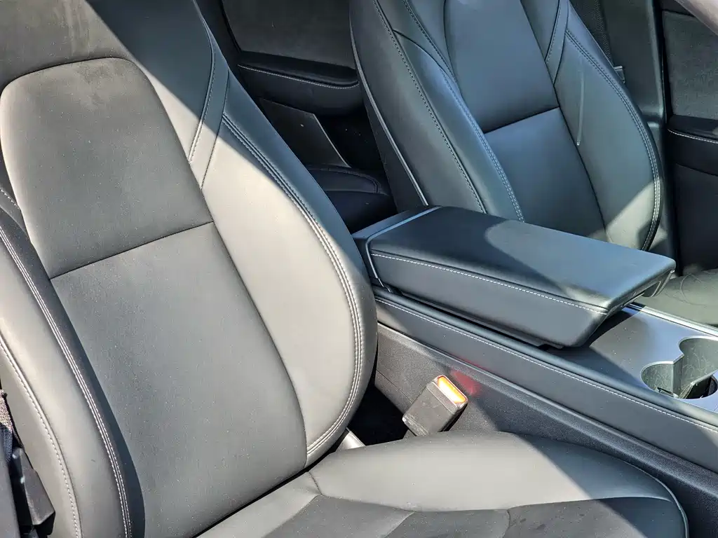 Tesla Model Y 2023 — фото 16