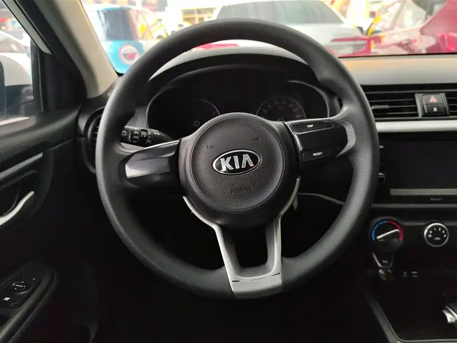 Kia K2 2017 — фото 15