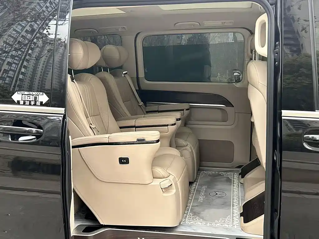 Mercedes-Benz V-Class 2023 — фото 10