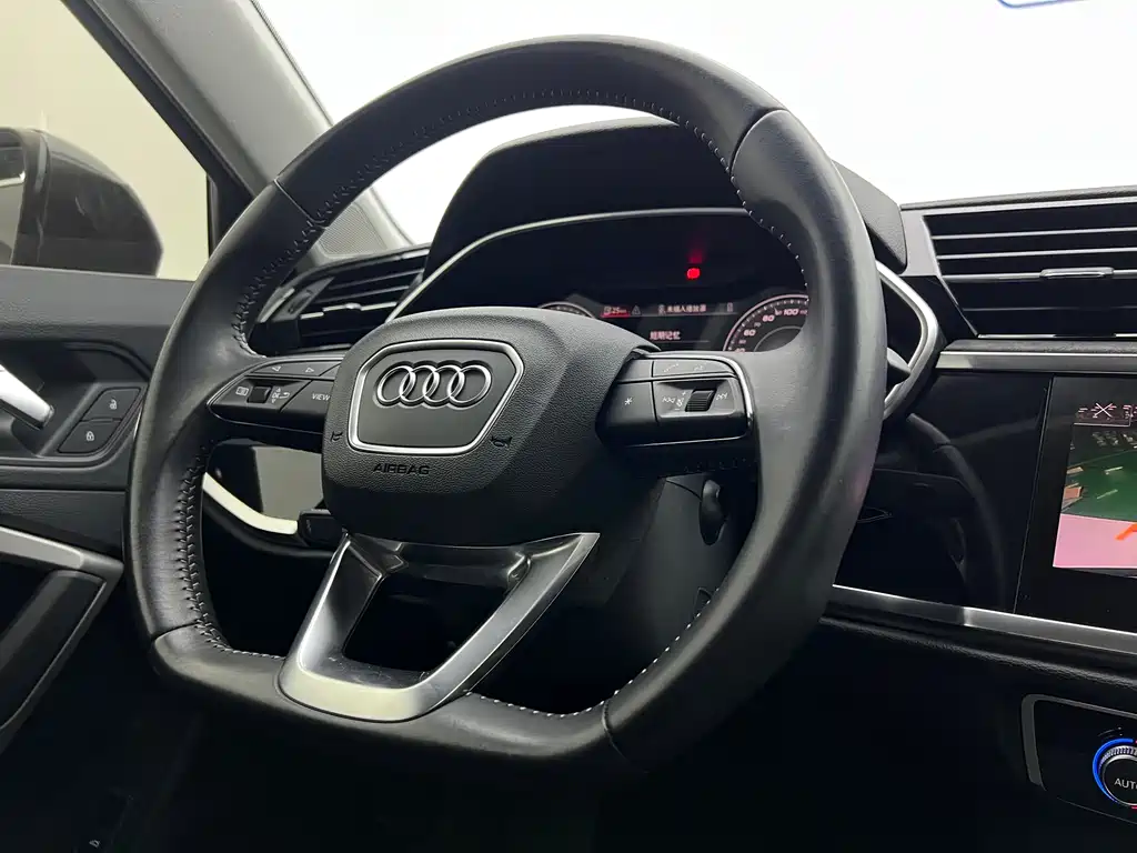 Audi Q3 2022 — фото 16
