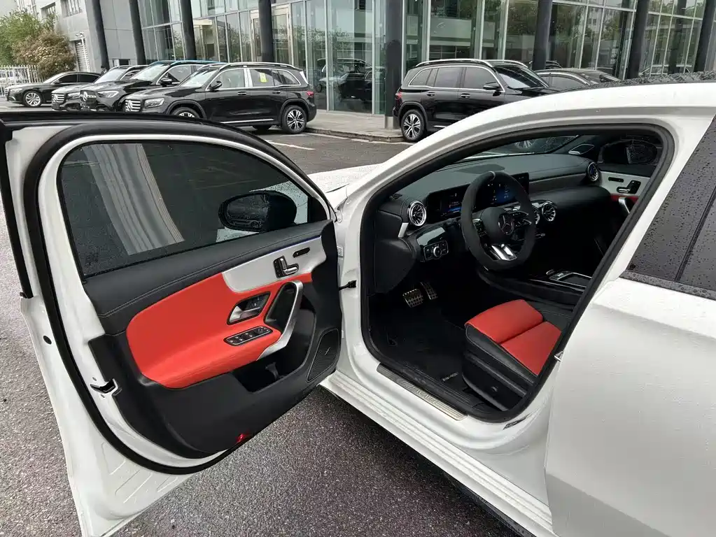 Mercedes-Benz A-Class AMG 2024 — фото 11