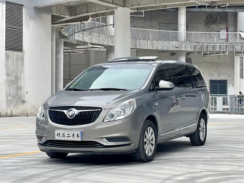 Buick GL8 2018 — фото 1