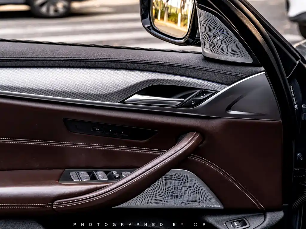 BMW 5 Series 2020 — фото 9