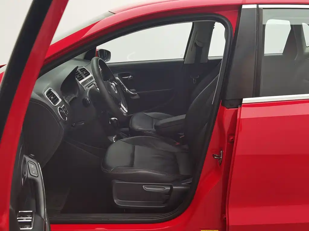 Volkswagen Polo 2015 — фото 10