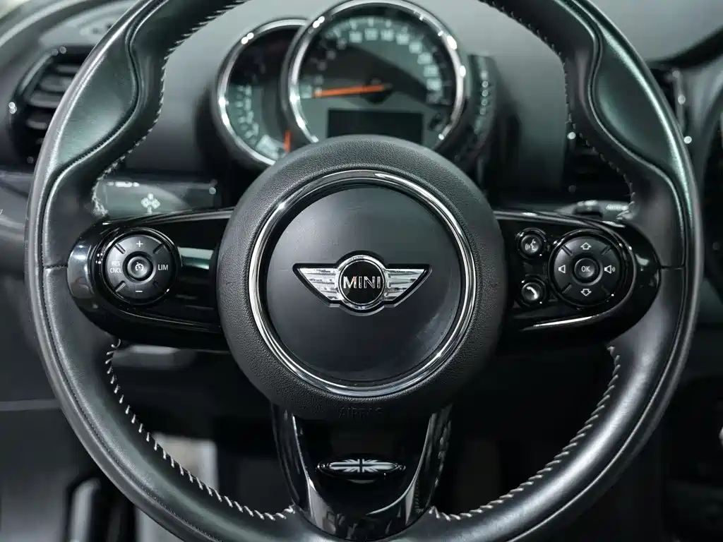 MINI Clubman 2017 — фото 12