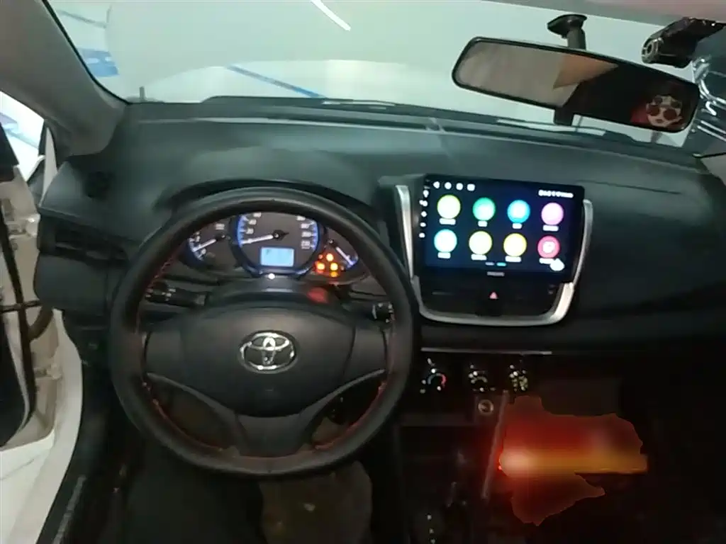 Toyota Yaris L 2018 — фото 10