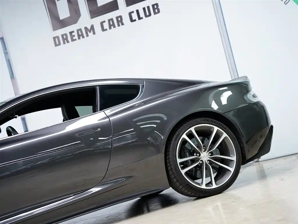 Aston Martin DBS 2010 — фото 23