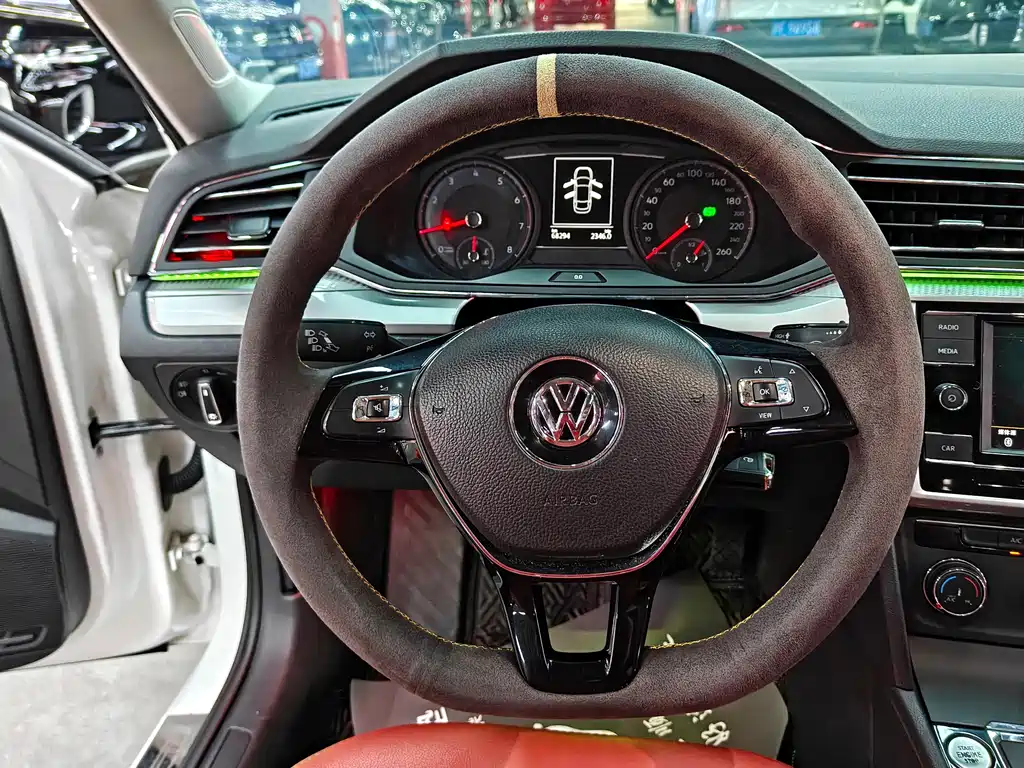 Volkswagen Lamando 2018 — фото 12