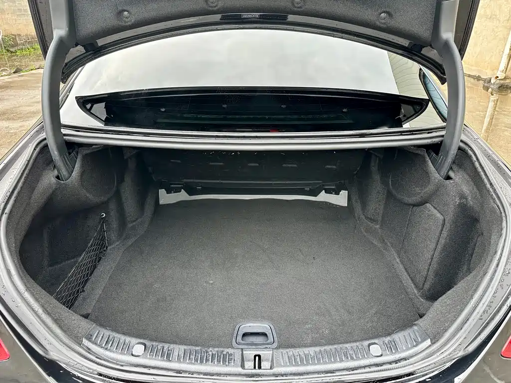 Mercedes-Benz E-Class 2019 — фото 15