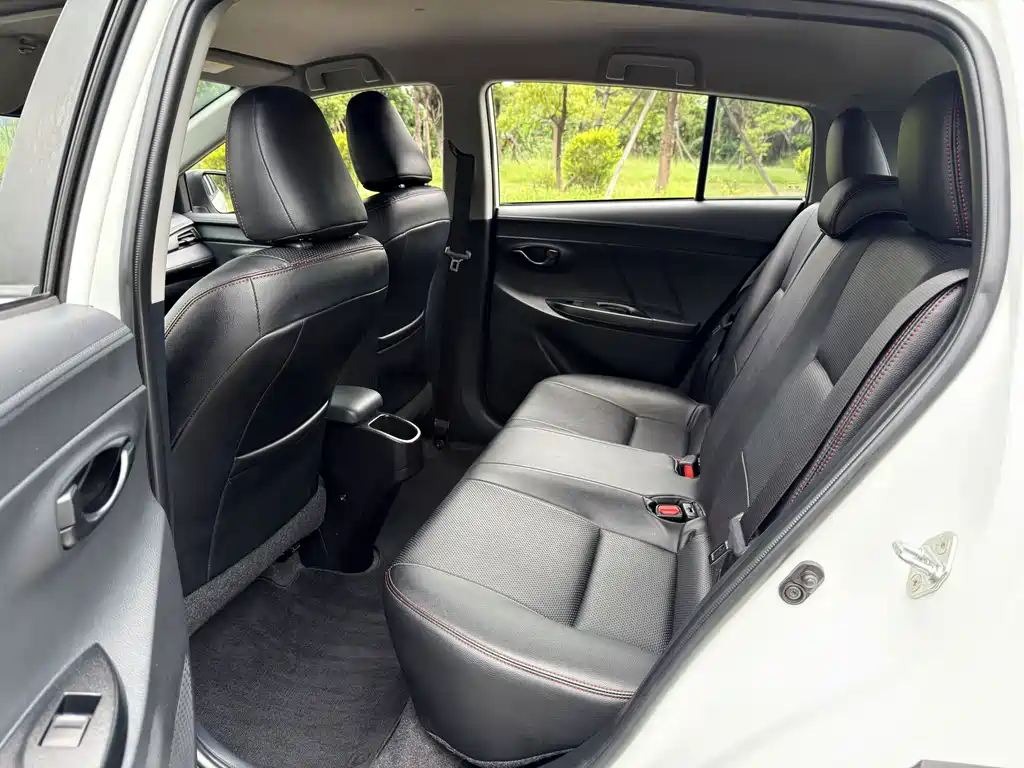 Toyota Yaris L 2020 — фото 7