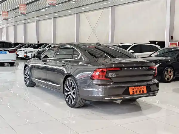 Volvo S90 2024