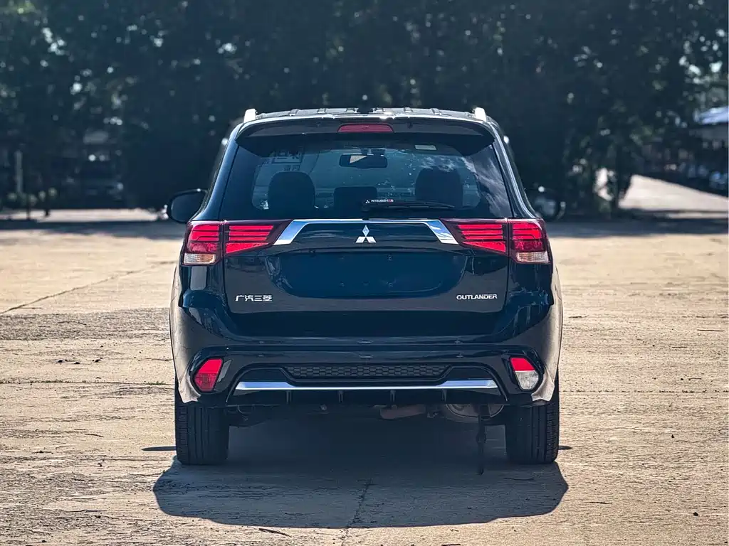 Mitsubishi Outlander 2021 — фото 5