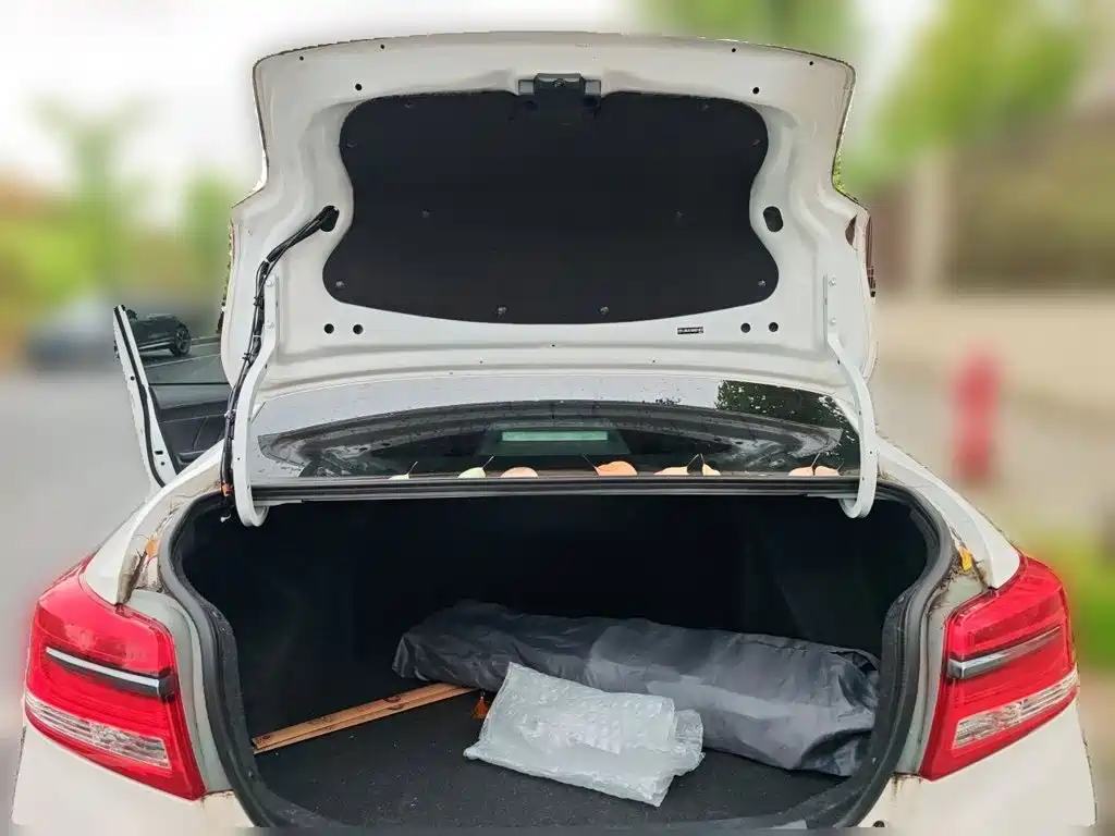 Toyota Yaris L 2017 — фото 15