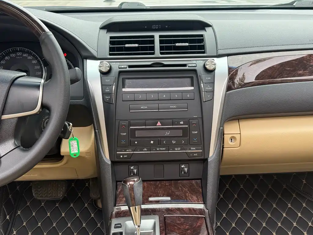 Toyota Camry 2016 — фото 14