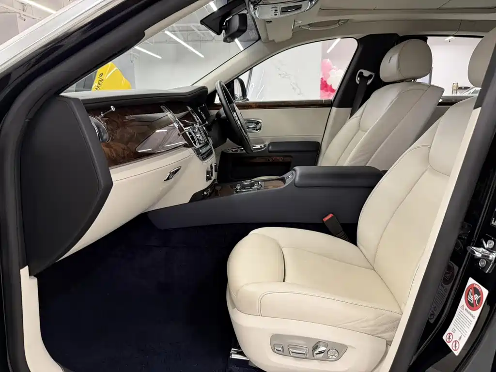 Rolls-Royce Ghost 2015 — фото 13