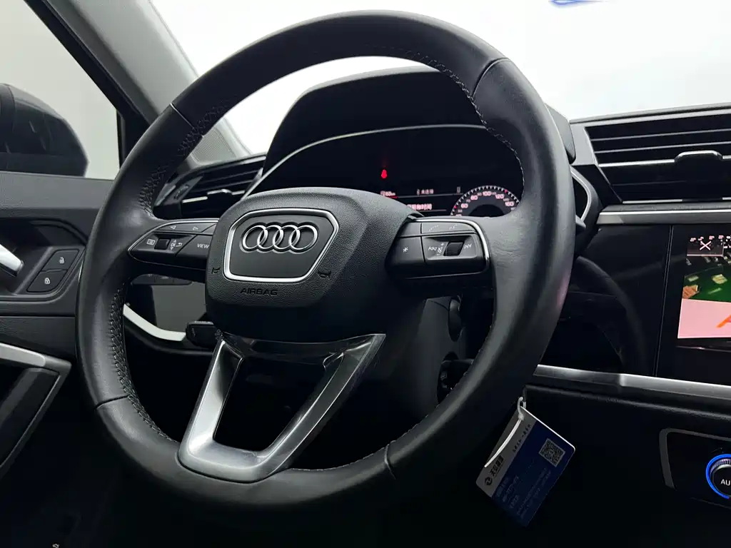 Audi Q3 2023 — фото 12