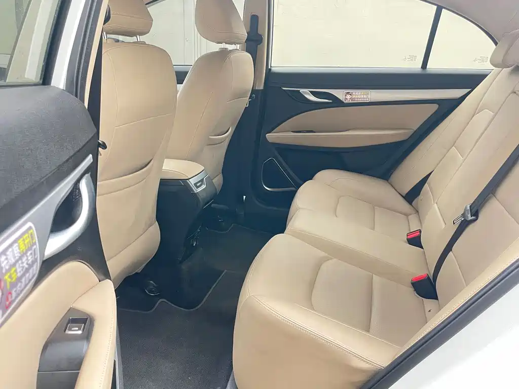 Geely Emgrand 2018 — фото 13