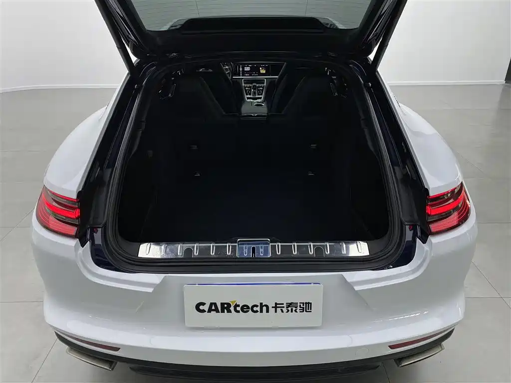 Porsche Panamera 2019 — фото 28