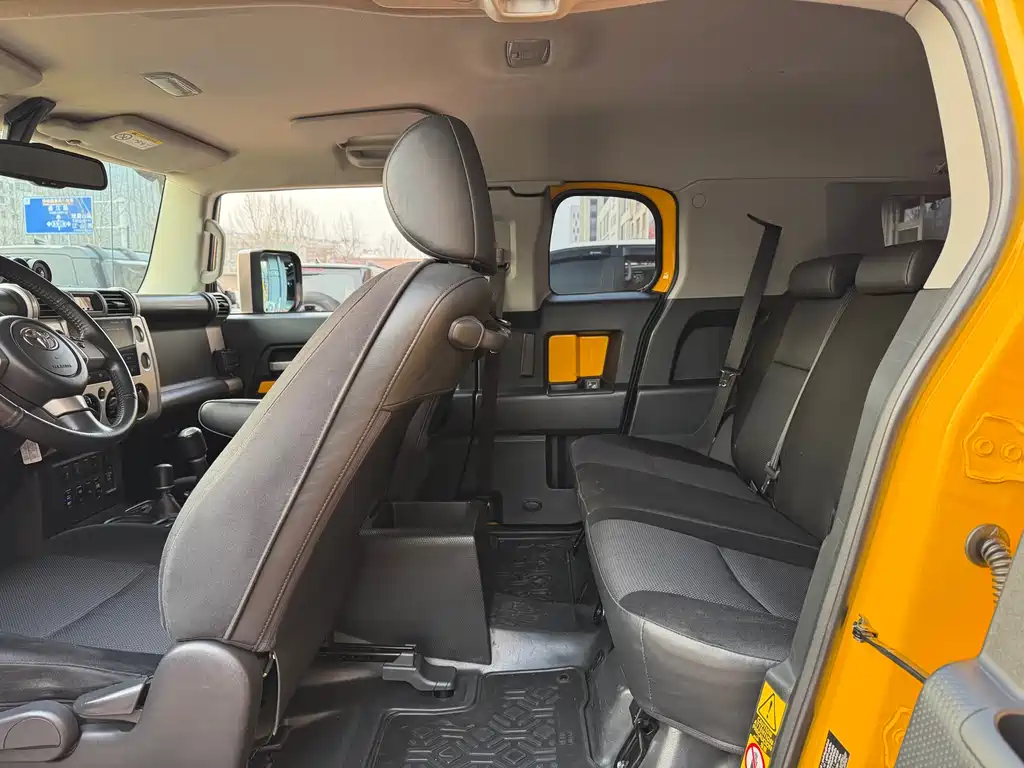 Toyota FJ Cruiser 2017 — фото 8