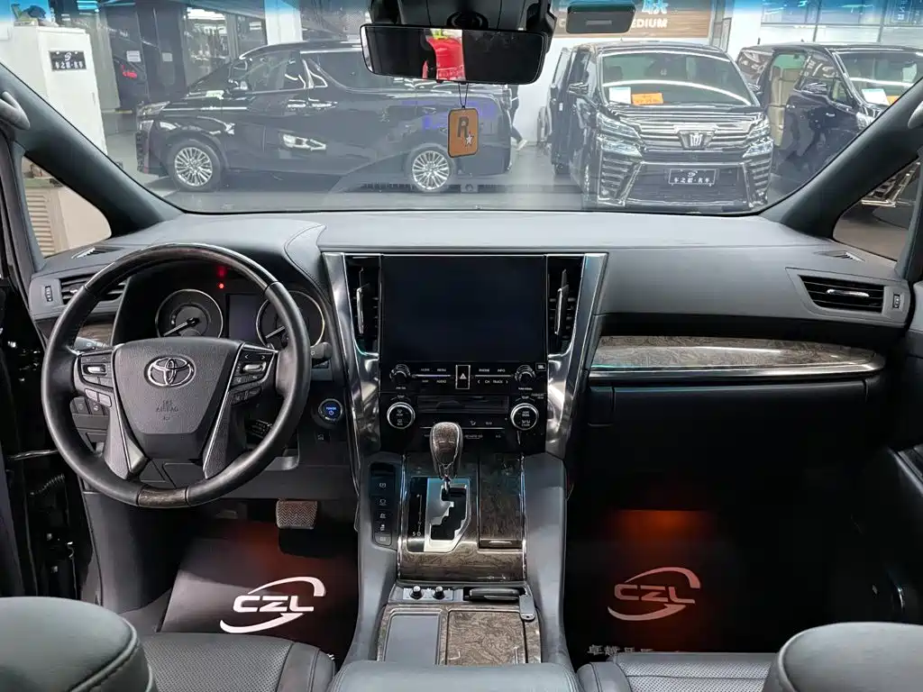 Toyota Vellfire 2022 — фото 7