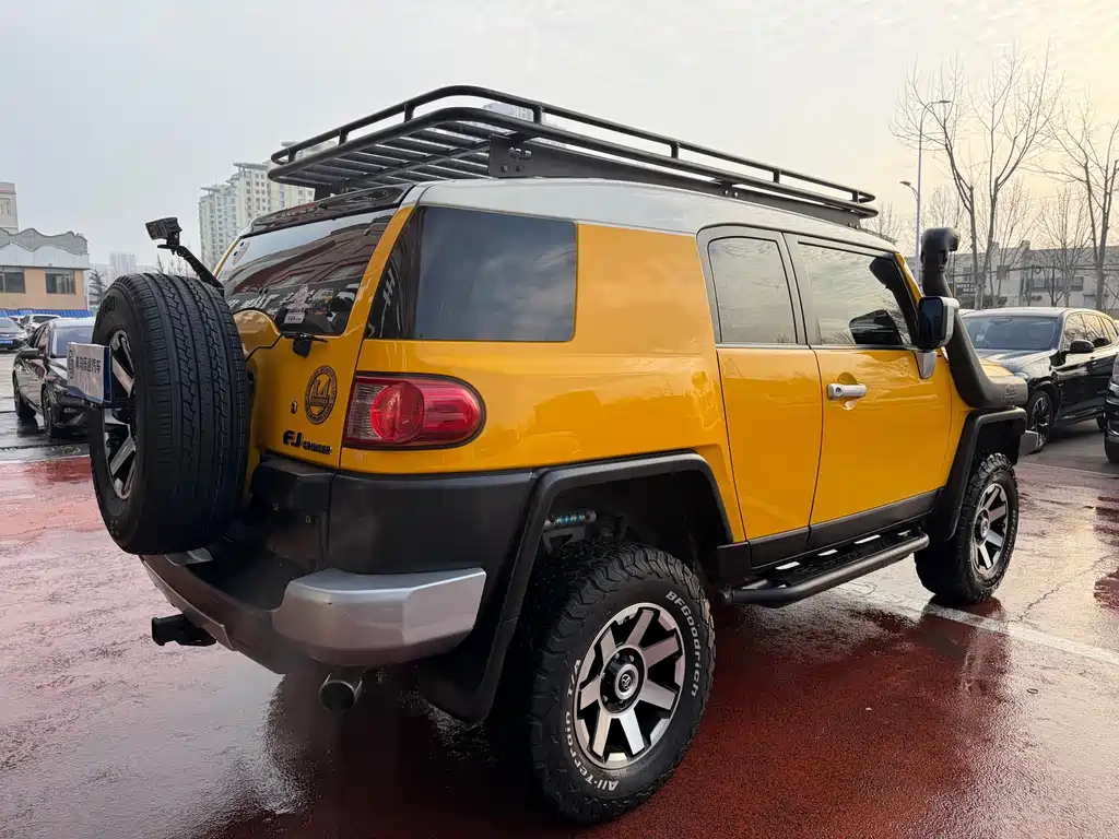 Toyota FJ Cruiser 2017 — фото 6