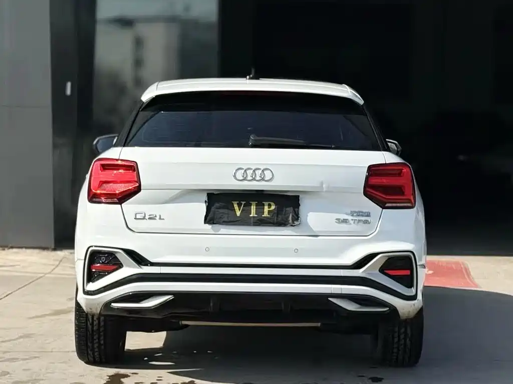 Audi Q2L 2023