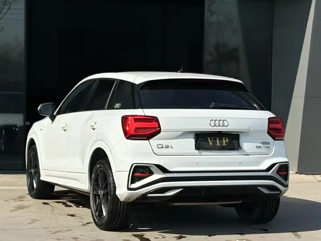 Audi Q2L 2023