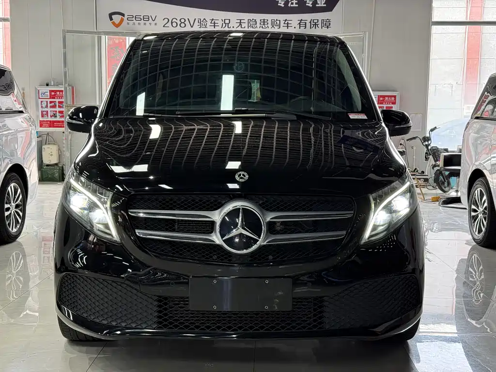 Mercedes-Benz V-Class 2023 — фото 12