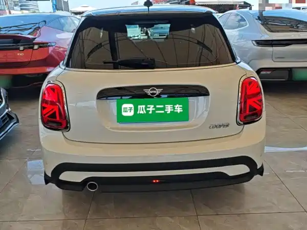 MINI MINI 2023